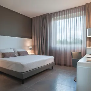 https://8piuhotel.lecce-hotels.com